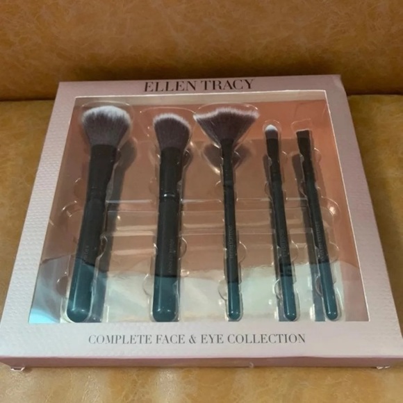 🐞ELLEN TRACY make up brushes🐞 - Picture 3 of 6